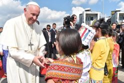 Папата пристигна во Мјанмар