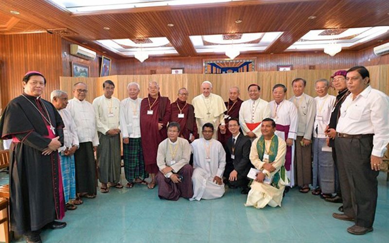 Папата се сретна со верските водачи во Мјанмар