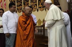 Папата се сретна со будистичките монаси