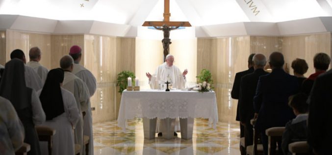 Папата: Божјата нежност се покажува во раните