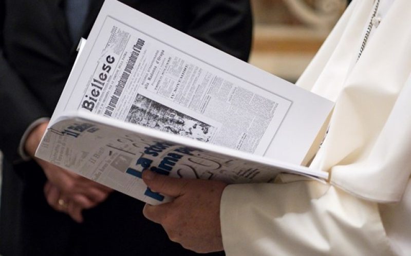 Папата: Важно е да се обезбеди постоењето на католичкиот печат