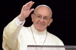 Папата: Бог чекори по прашинливите патишта на нашиот живот
