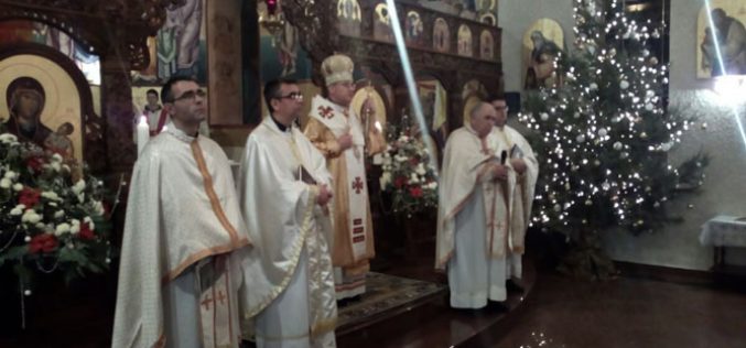 Епископот Стојанов служеше божиќна Литургија во Струмица