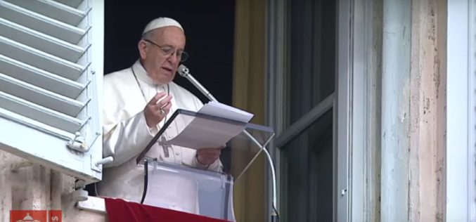 Папата побара од верниците да се сетат на датумот на своето крштение