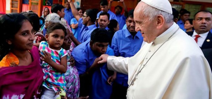 Папата ќе ја предводи Литургијата за 104 Светски ден на мигрантите и бегалците