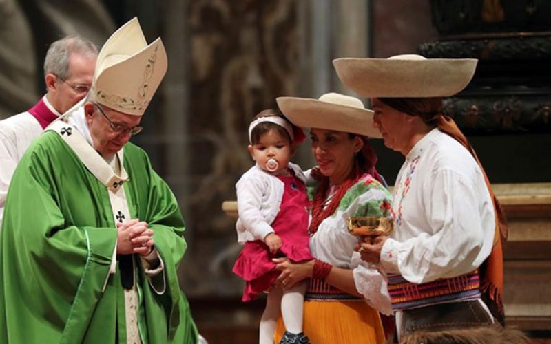 Папата служеше Литургија со мигрантите