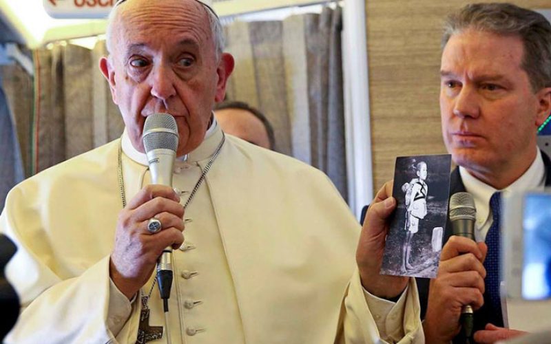 Папата замина за Чиле