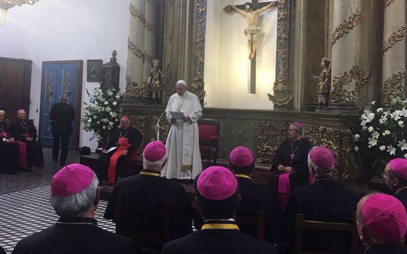 Папата се сретна со чилеанските епископи