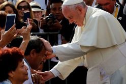 Перу: Папата го осуди насилство врз жените