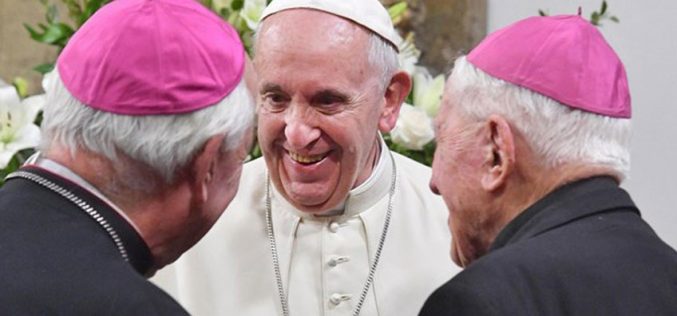 Папата се сретна со перуанските епископи