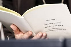 Новата конституција го реформира католичкото образование