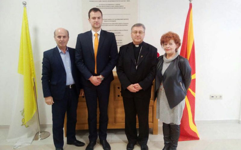 Бискупот Стојанов го прими директорот на Комисијата за односи со верските заедници и религиозни групи