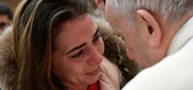 Папата Фрањо и жената, сила на љубов за светот