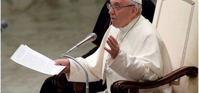 Папата: Нашиот живот да биде благодарност кон Бог