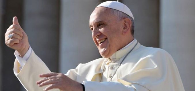 Папата слави 60 години монаштво во Дружбата Исусова