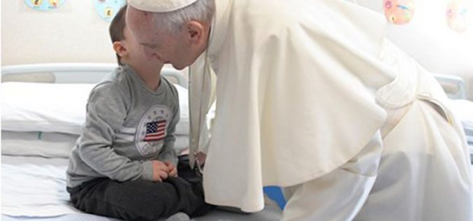 Папата го посети онколошкото одделение во Сан Џовани Ротондо