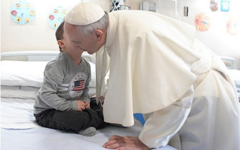Папата го посети онколошкото одделение во Сан Џовани Ротондо