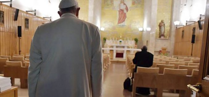 Папата изрази сочувство по повод атентатот во Франција