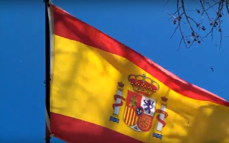 Шпанија: На пола копје знамињата на Шпанската војска