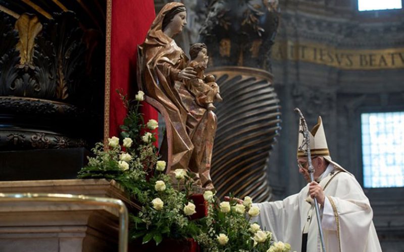 Папата на светата Миса за посвета на елеј: Бог е блиску до својот народ