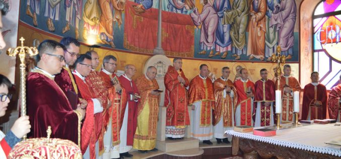 Епископот Стојанов на Велики Четврток служеше света Литургија во Струмица