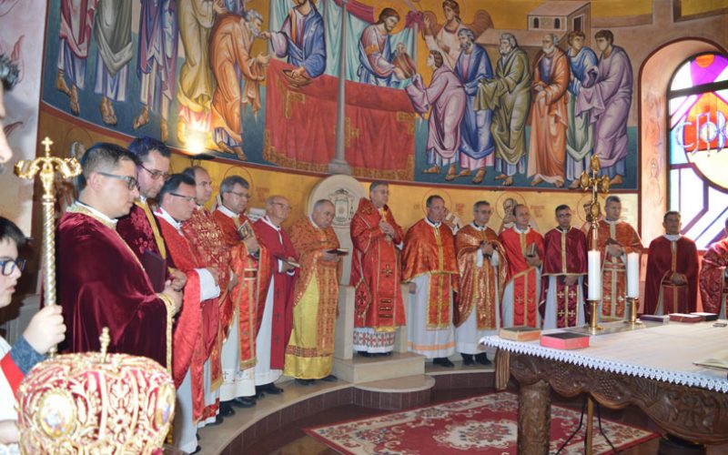 Епископот Стојанов на Велики Четврток служеше света Литургија во Струмица