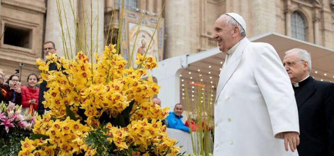 Папата: Да одиме на света Литургија за да живееме се повеќе како христијани