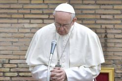 Папата се моли за жртвите од авионската несреќа во Алжир