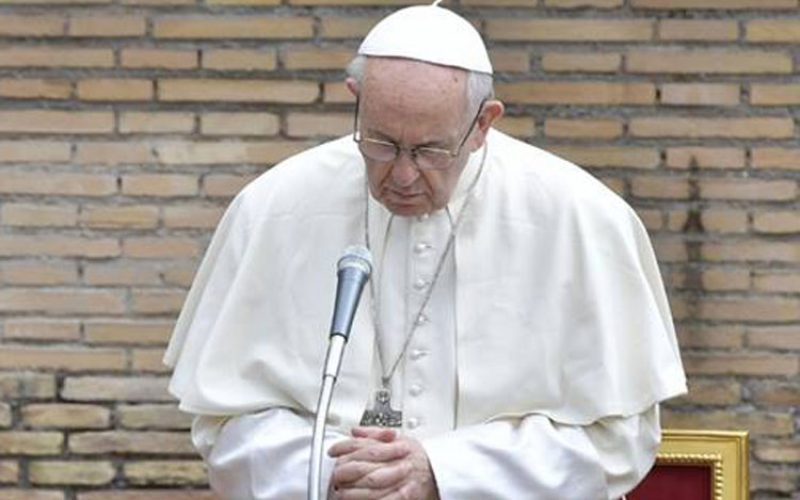 Папата се моли за жртвите од авионската несреќа во Алжир