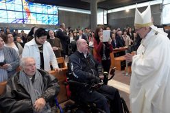Папата ја посети римската парохија „Св. Павле од Крстот“
