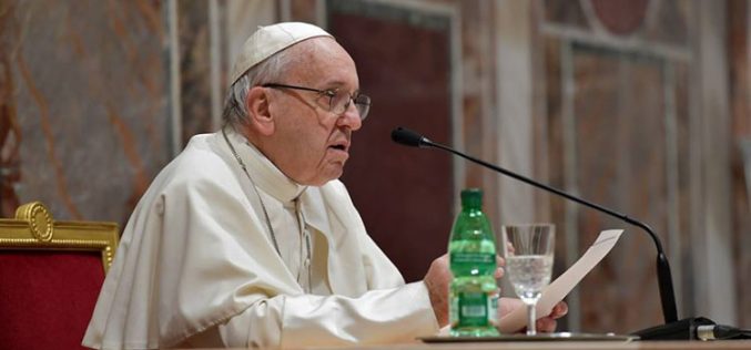 Папата ја посети Папската црковна академија