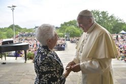 Папата го посети Лопијано