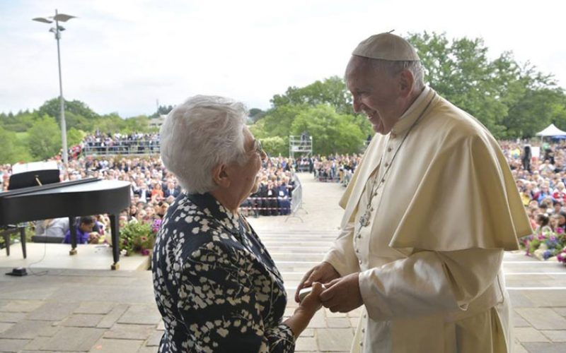 Папата го посети Лопијано