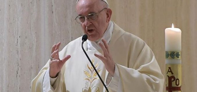 Папата упати порака до италијанскиот весник Ла Стампа
