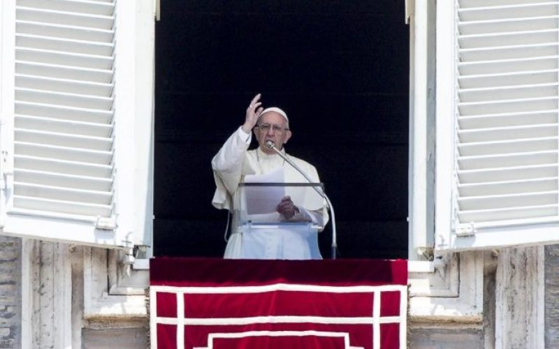 Папата: Сите сме повикани на светост