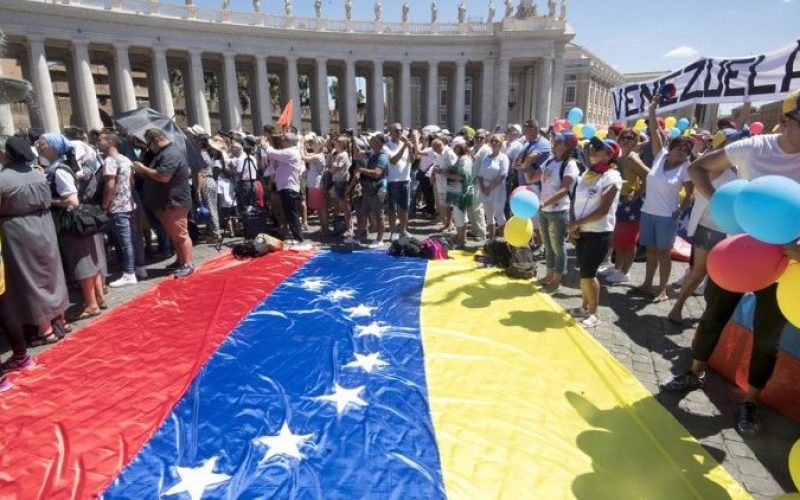 Папата повика на мир на Блискиот Исток и во Венецуела