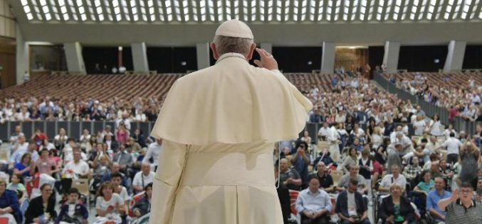 Папата: Животот е дар кој треба да се штити од зачнувањето до природниот завршеток