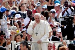 Папата: Да престанеме со озборување
