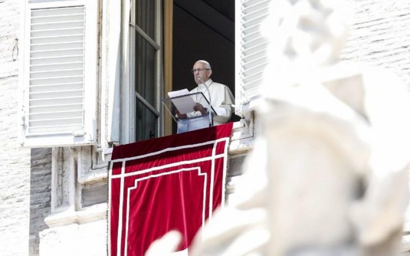 Папата Фрањо повика на молитва за самитот помеѓу САД и Северна Кореја