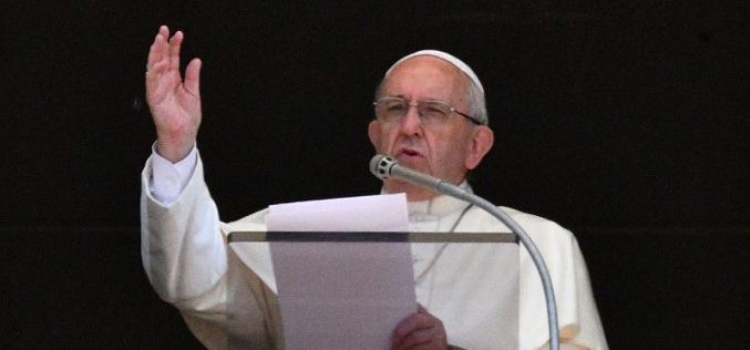 Папата: Зависта води до лажни обвинувања