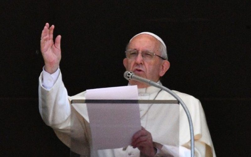 Папата: Зависта води до лажни обвинувања
