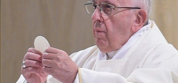 Папата: Диктатурата започнува со клеветење