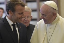 Папата се сретна со францускиот претседател Макрон