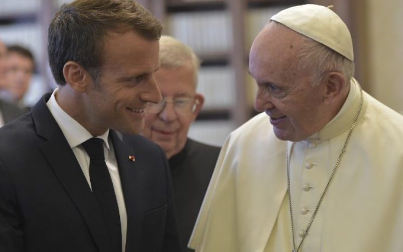 Папата се сретна со францускиот претседател Макрон