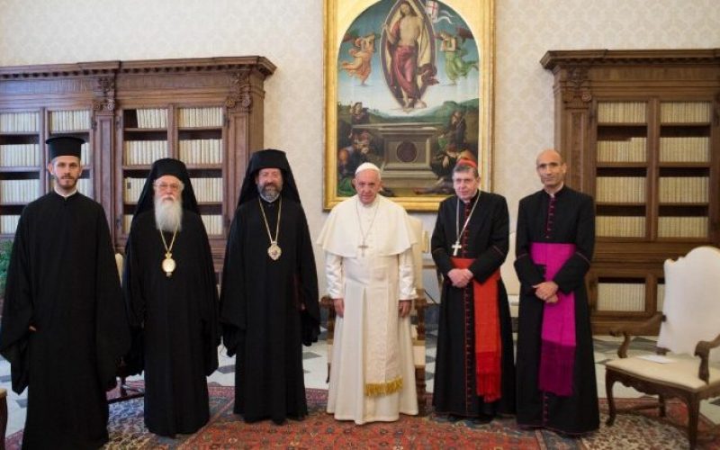 Папата Фрањо: Католиците и православните нека одат сè повеќе заедно