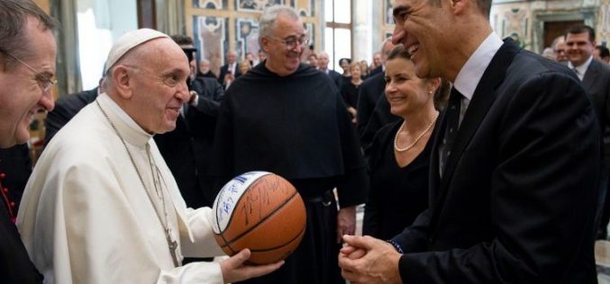 Папата: Со спортот нека  се гради културата на средба