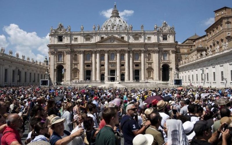 Папата Фрањо упати апел за мигрантите