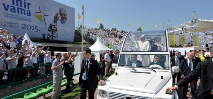 Папата до теолoзите: Потребно е поврзување во духот на солидарност со светот