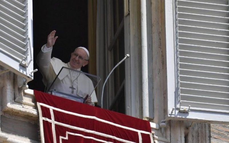 Папата: Да се верува во Исус за да можеме да правиме дела Божји