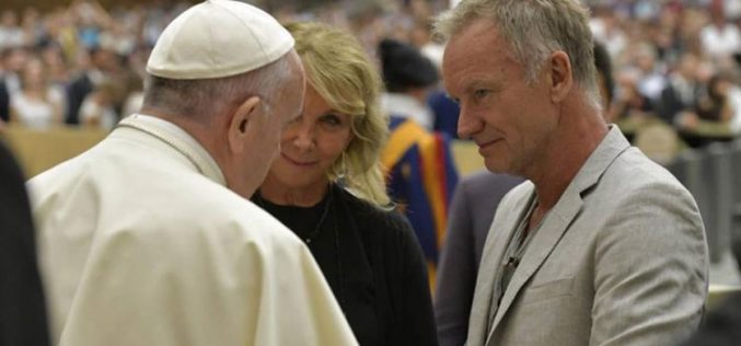 Пејачот Стинг се сретна со папата Фрањо